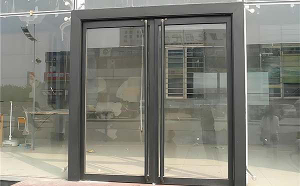 和田市玻璃地弹门