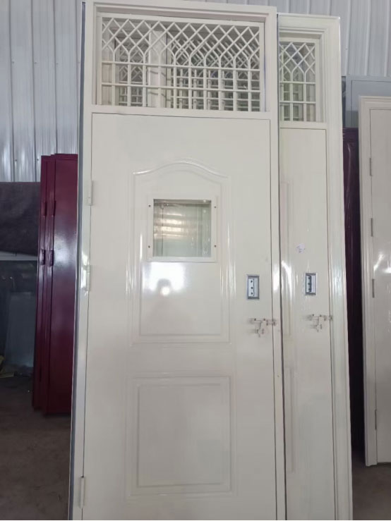 和田市学校教室门