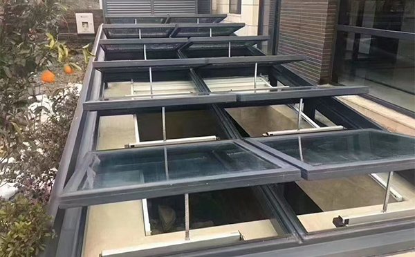 某轨道交通车辆维修车间和田市排烟窗应用