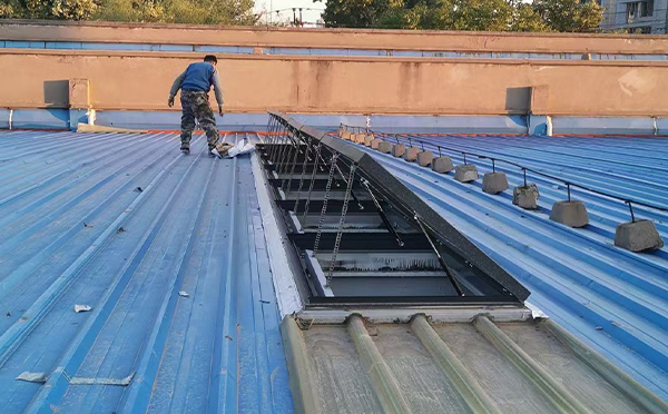 某区域性物流仓储中心和田市排烟窗系统安装项目