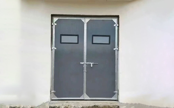 和田市工业门在高温作业区域的运行表现